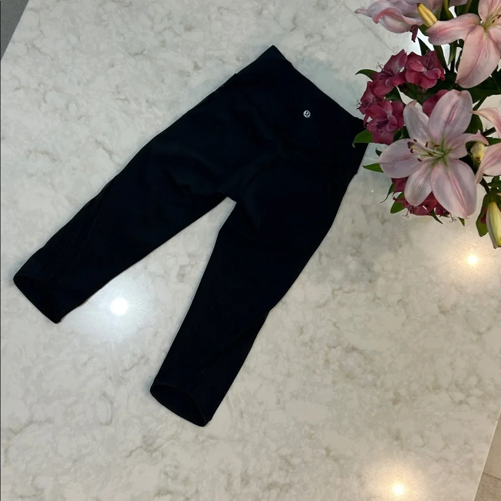 Lululemon Fresh in Mesh - Crop Leggings